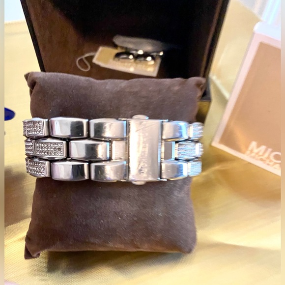 Authentic Michael Kors Watch. Some missing stones and need battery. - Picture 9 of 10